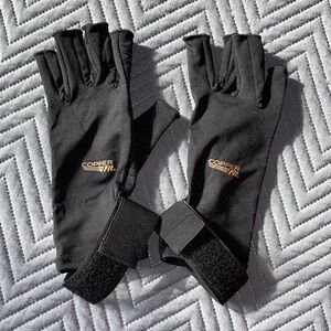 Black Copper Fit Pain reducing Fingerless Compression Gloves
